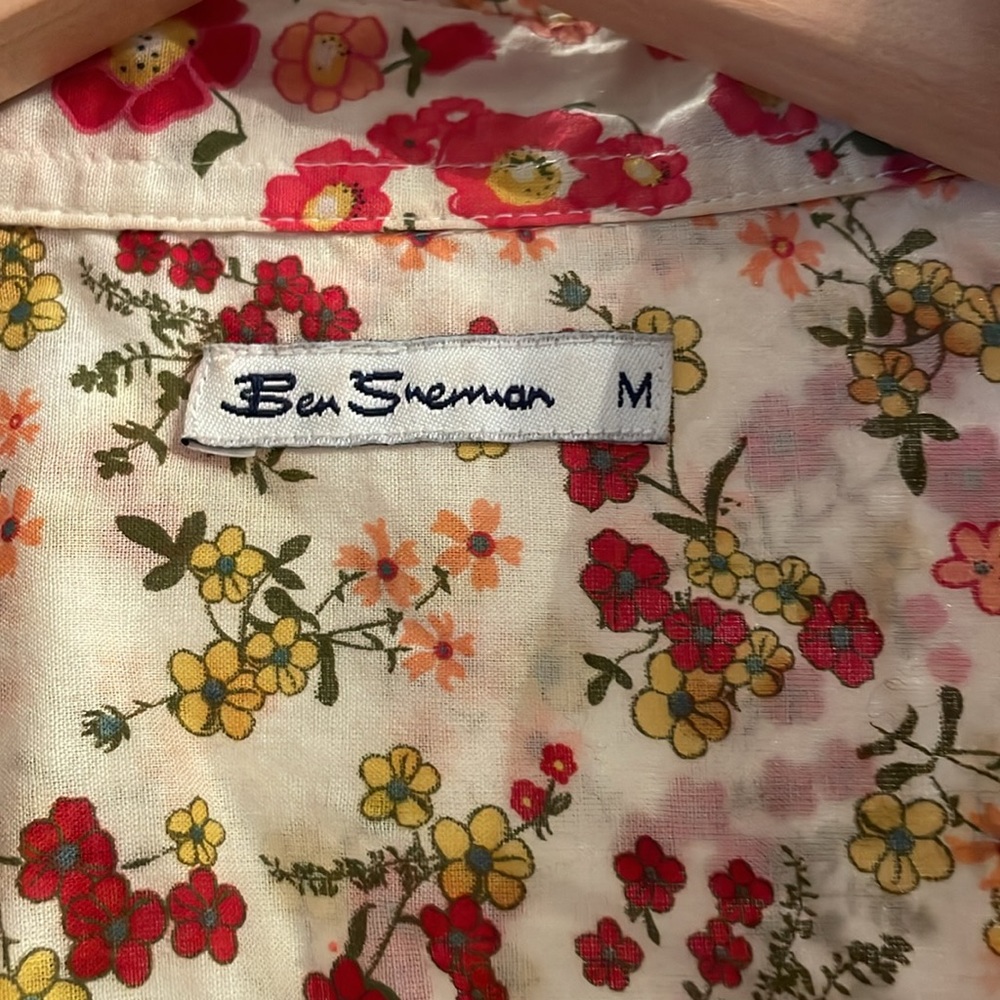 Light linen floral button down size m - Picture 2 of 4